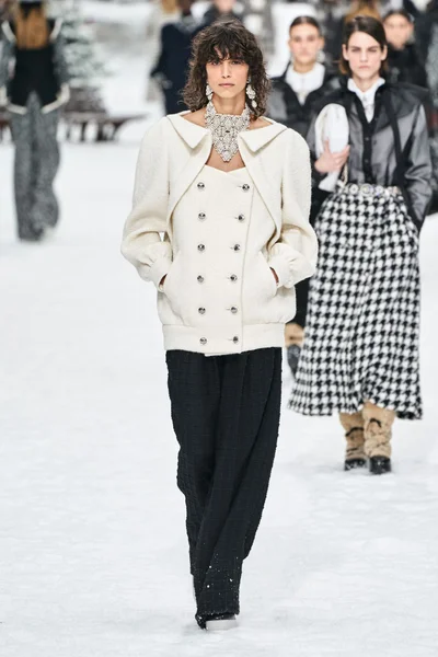 Look 13